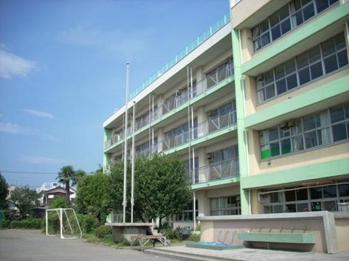 第一小学校校舎