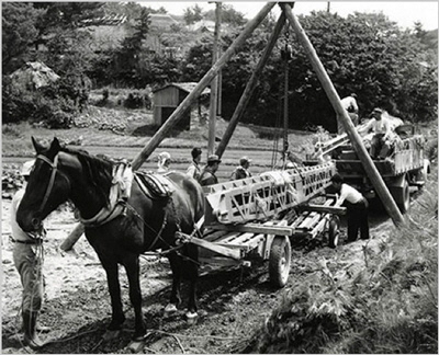 馬車によるロケットの輸送の写真