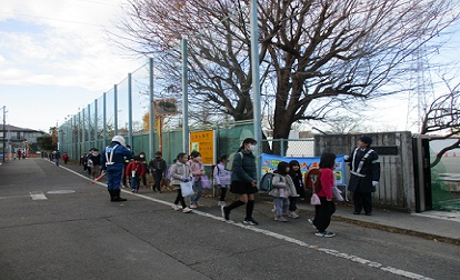 地域・関係機関と連携した登下校見守り